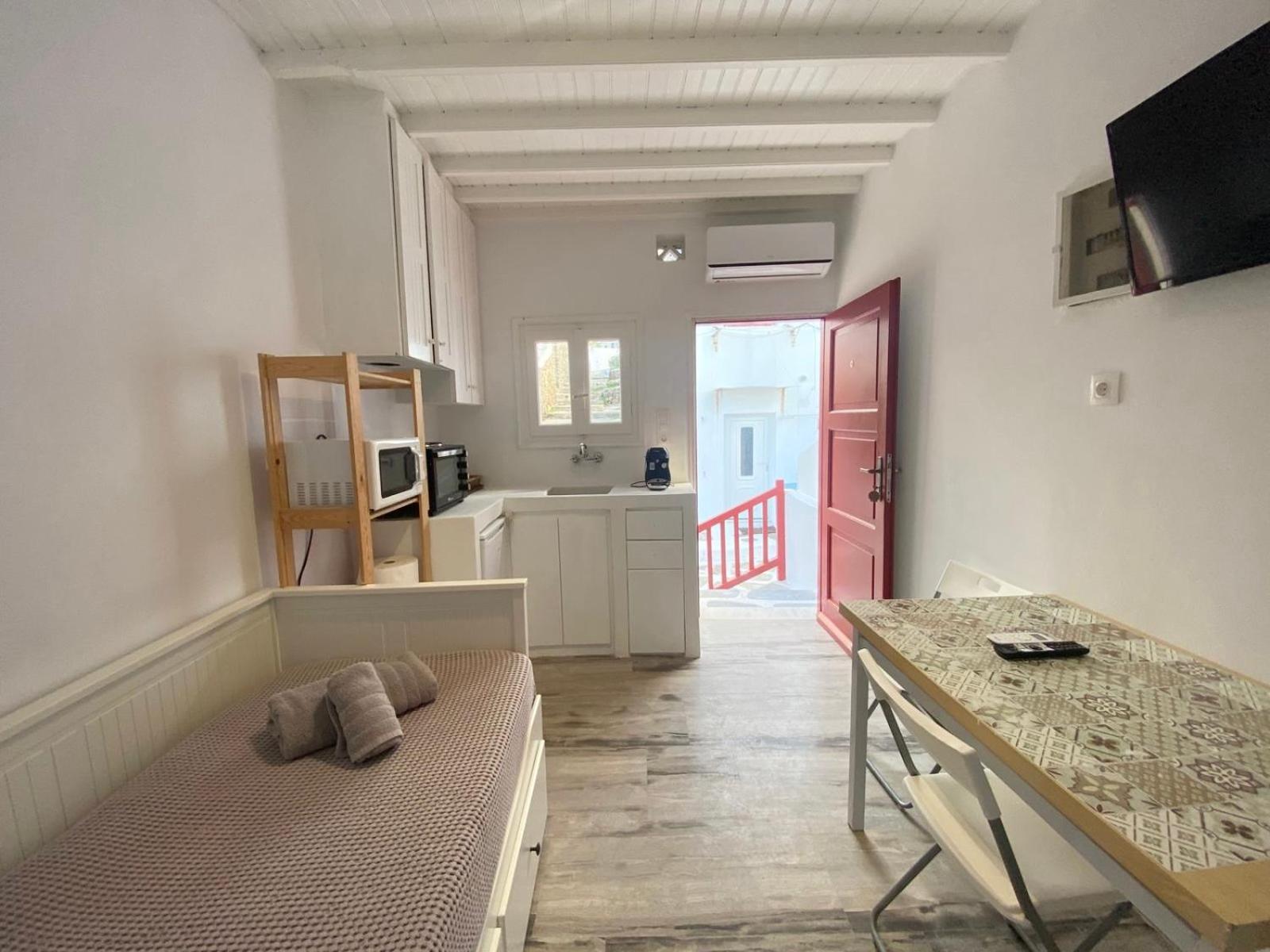 Elenitas Town House With Balcony And Sea View Apartman Mykonos Town Kültér fotó